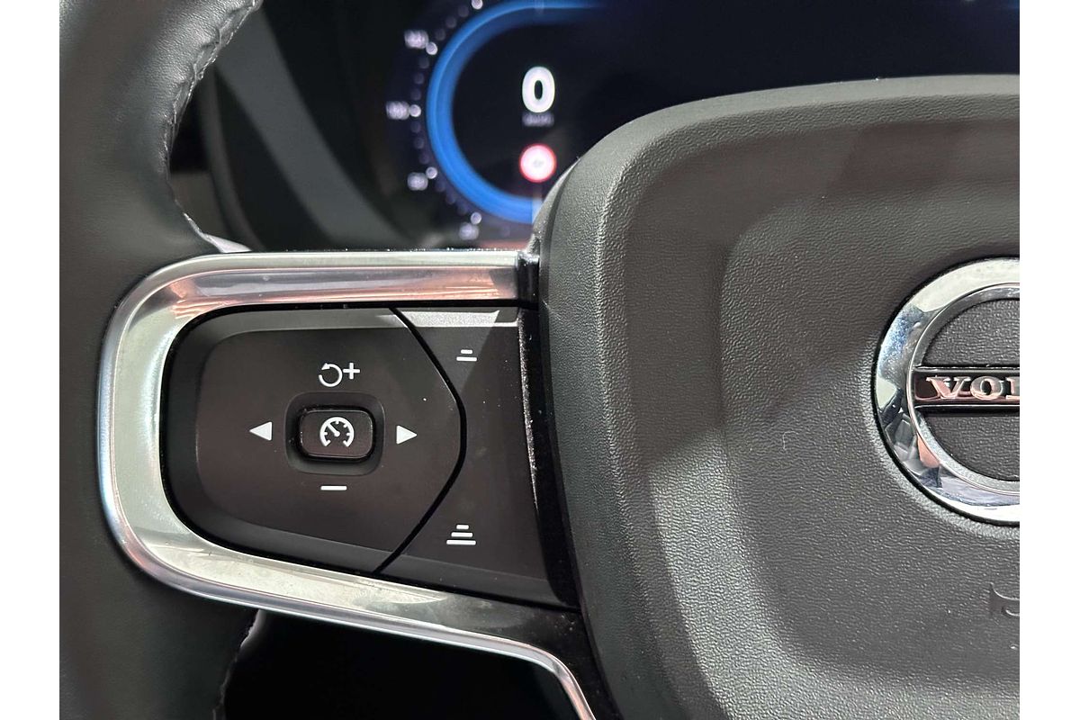 2022 Volvo XC40 Ultimate B4 Bright