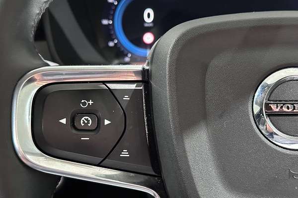 2022 Volvo XC40 Ultimate B4 Bright
