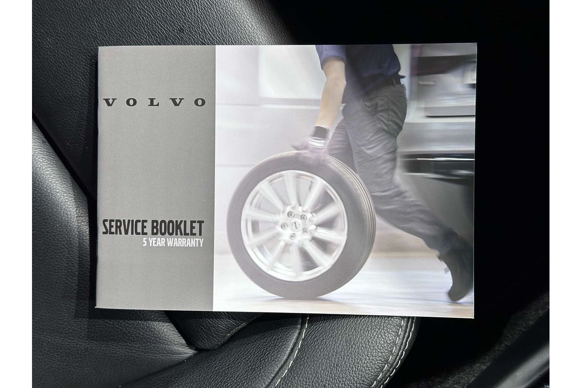 2022 Volvo XC40 Ultimate B4 Bright
