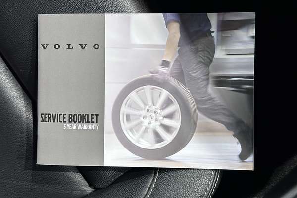 2022 Volvo XC40 Ultimate B4 Bright