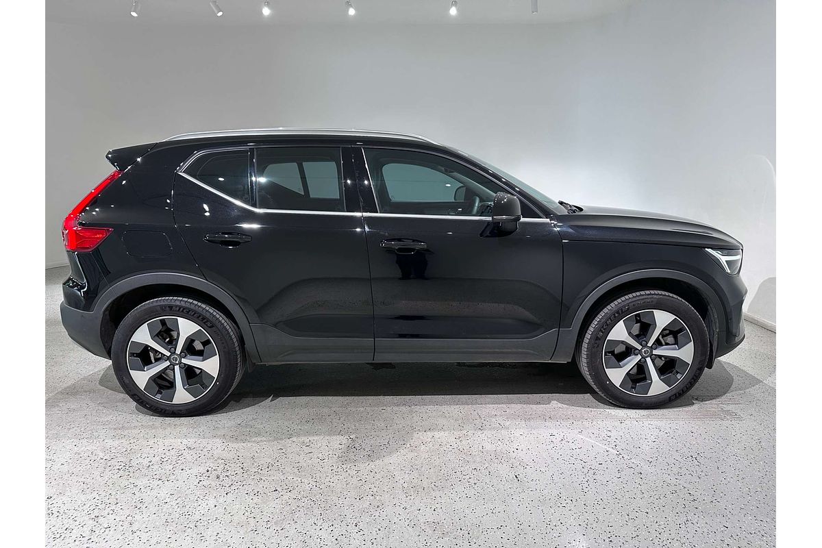 2022 Volvo XC40 Ultimate B4 Bright