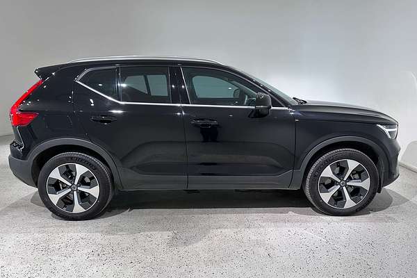 2022 Volvo XC40 Ultimate B4 Bright