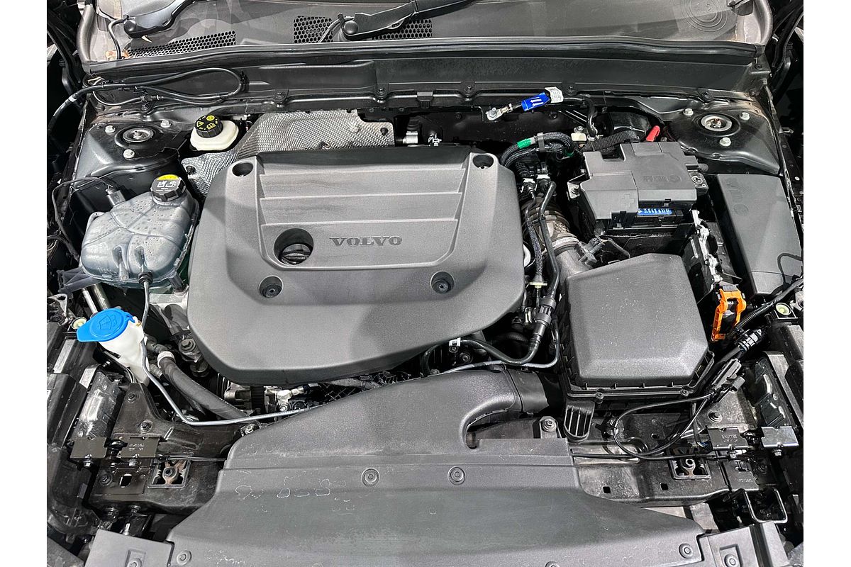 2022 Volvo XC40 Ultimate B4 Bright