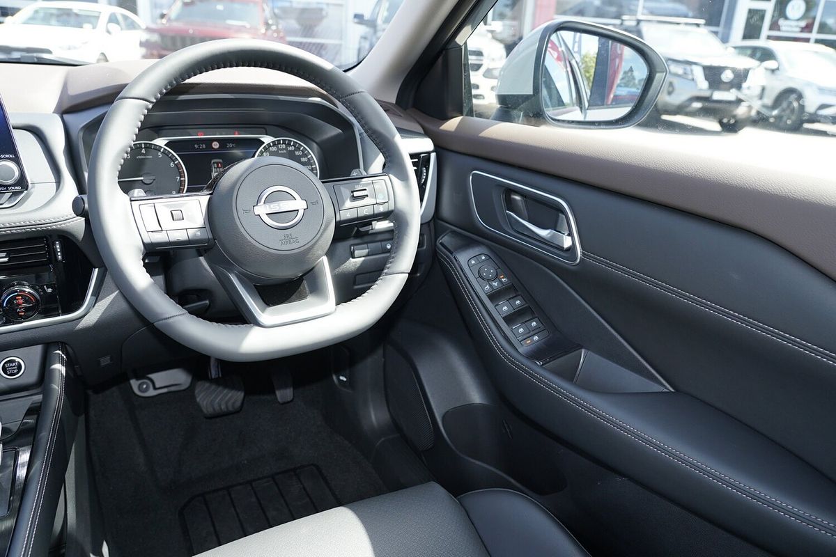 2024 Nissan X-TRAIL ST-L T33