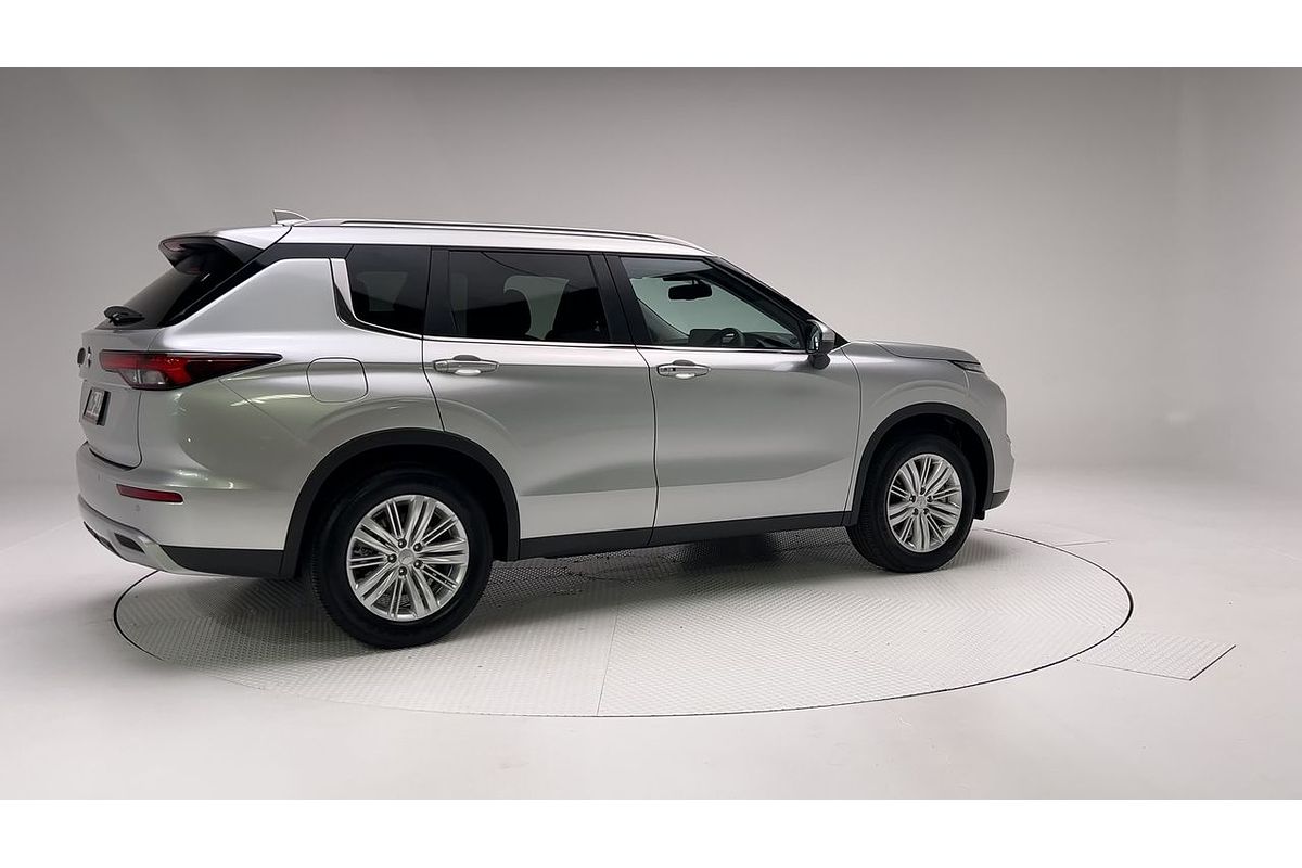 2023 Mitsubishi Outlander LS ZM