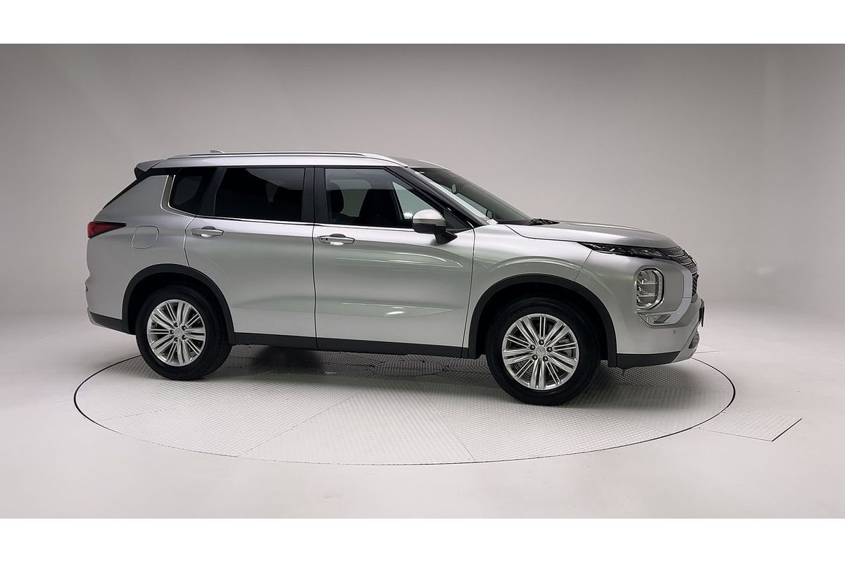 2023 Mitsubishi Outlander LS ZM