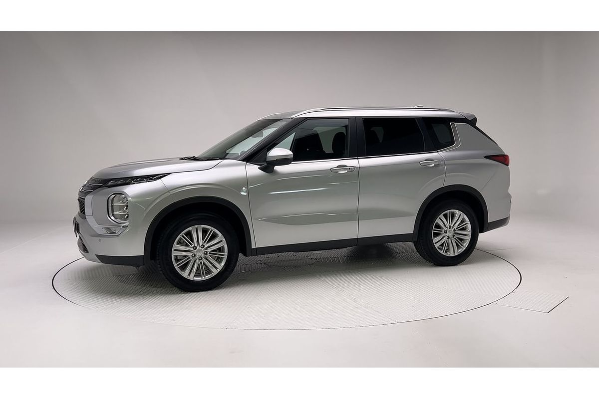 2023 Mitsubishi Outlander LS ZM