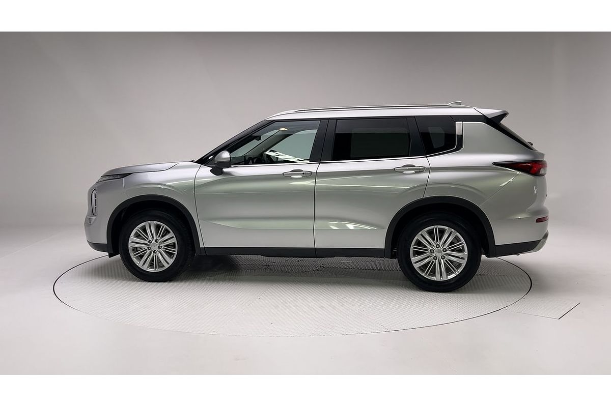 2023 Mitsubishi Outlander LS ZM