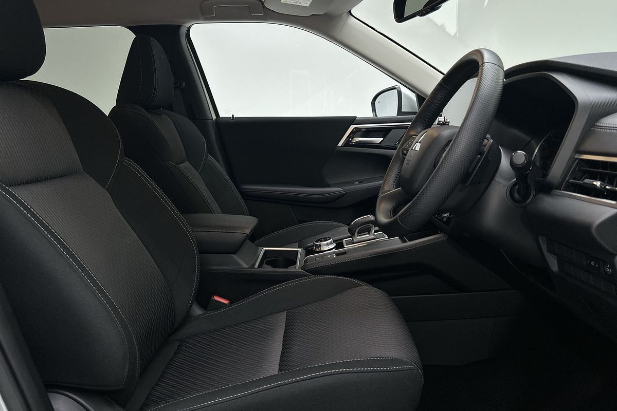 2023 Mitsubishi Outlander LS ZM