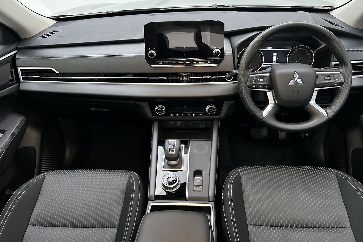 2023 Mitsubishi Outlander LS ZM