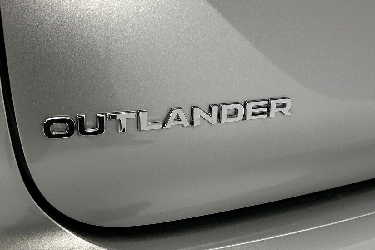 2023 Mitsubishi Outlander LS ZM