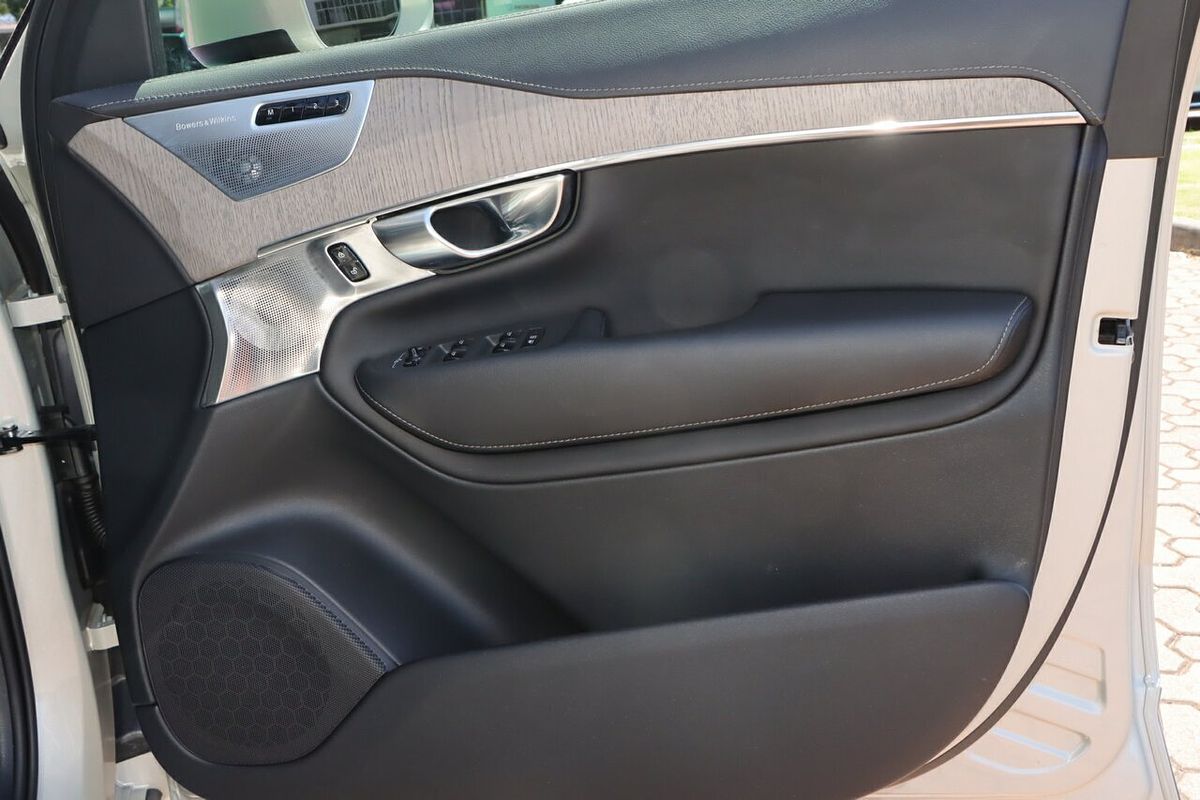 2022 Volvo XC90 B6 Inscription