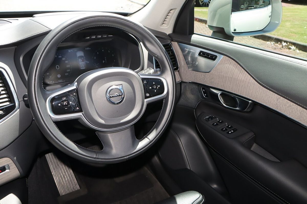2022 Volvo XC90 B6 Inscription