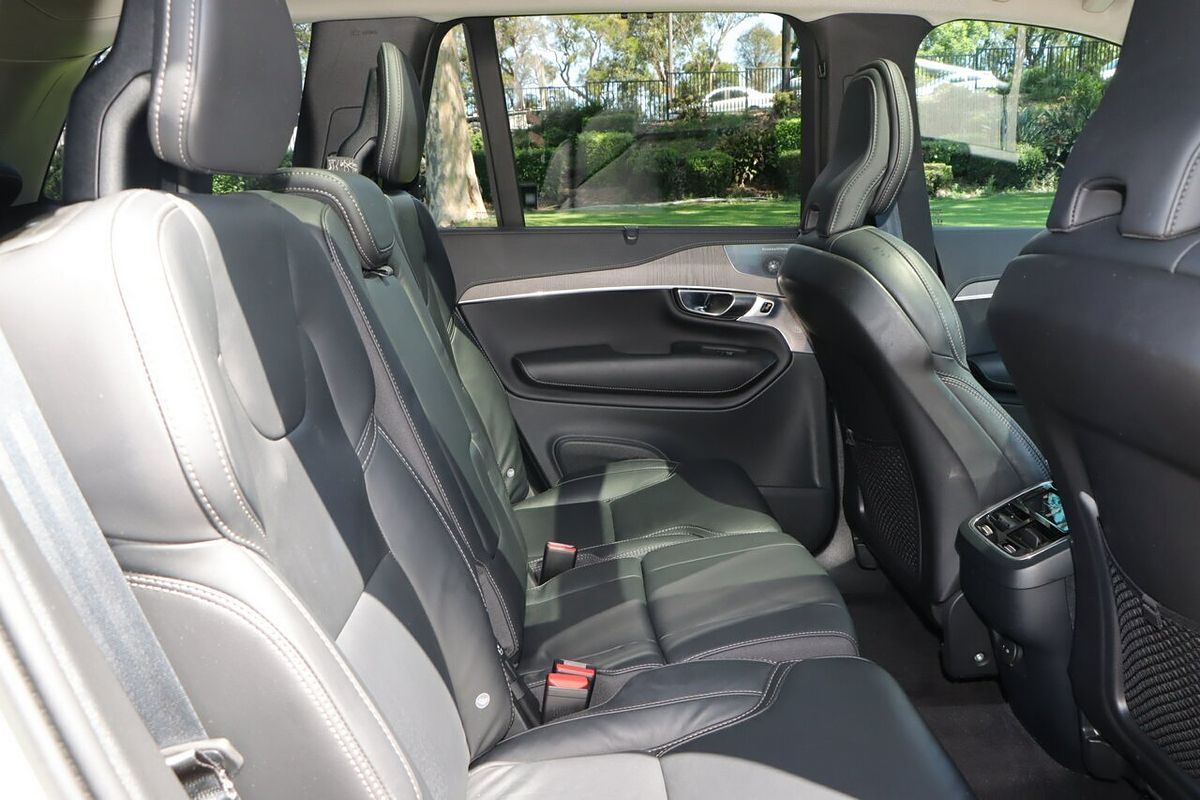 2022 Volvo XC90 B6 Inscription