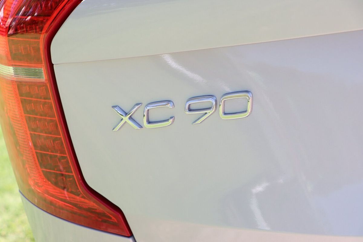 2022 Volvo XC90 B6 Inscription