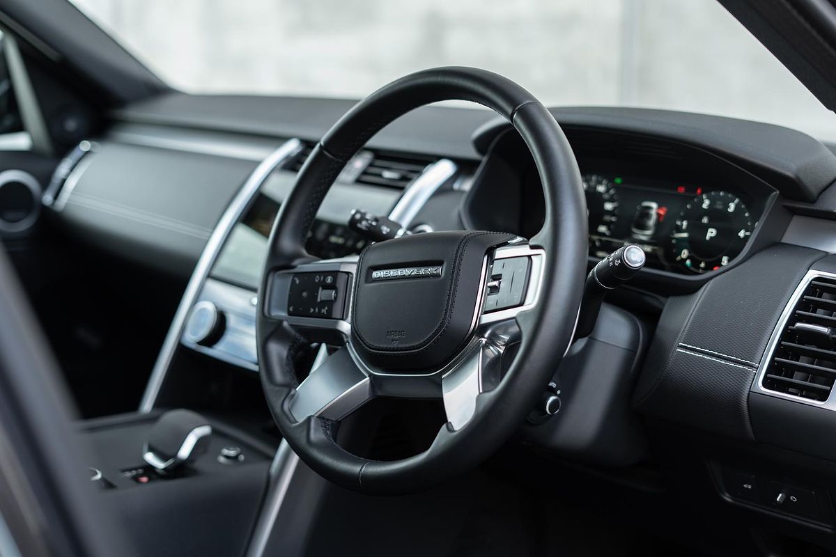 2023 Land Rover Discovery D300 Dynamic HSE Series 5