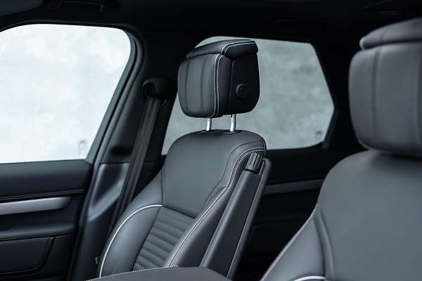 2023 Land Rover Discovery D300 Dynamic HSE Series 5