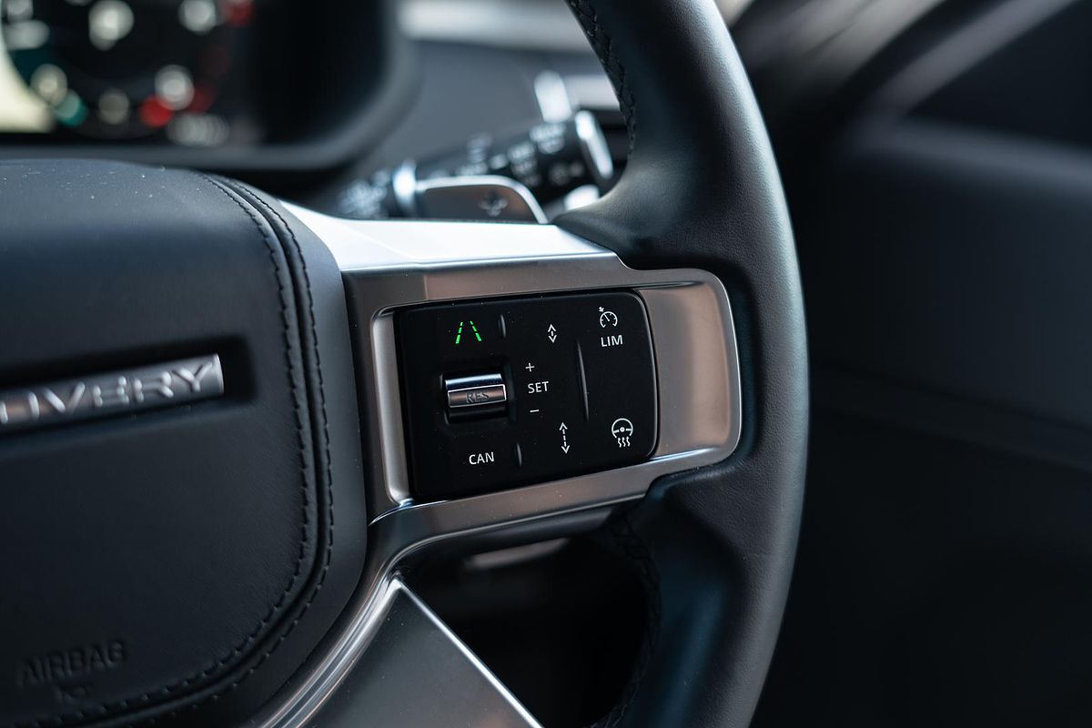 2023 Land Rover Discovery D300 Dynamic HSE Series 5