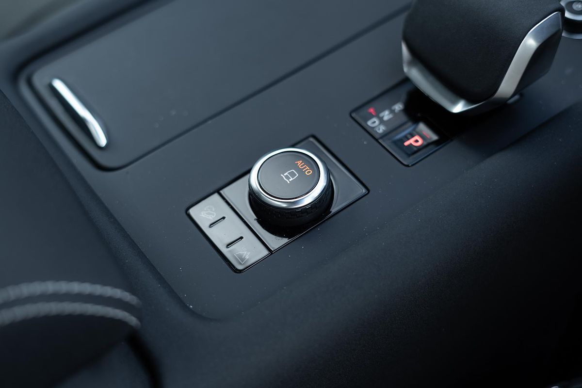 2023 Land Rover Discovery D300 Dynamic HSE Series 5