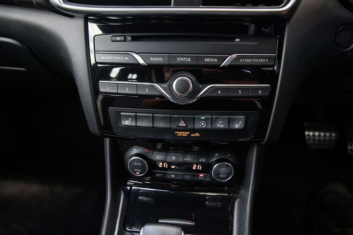 2017 INFINITI Q30 Sport Premium H15