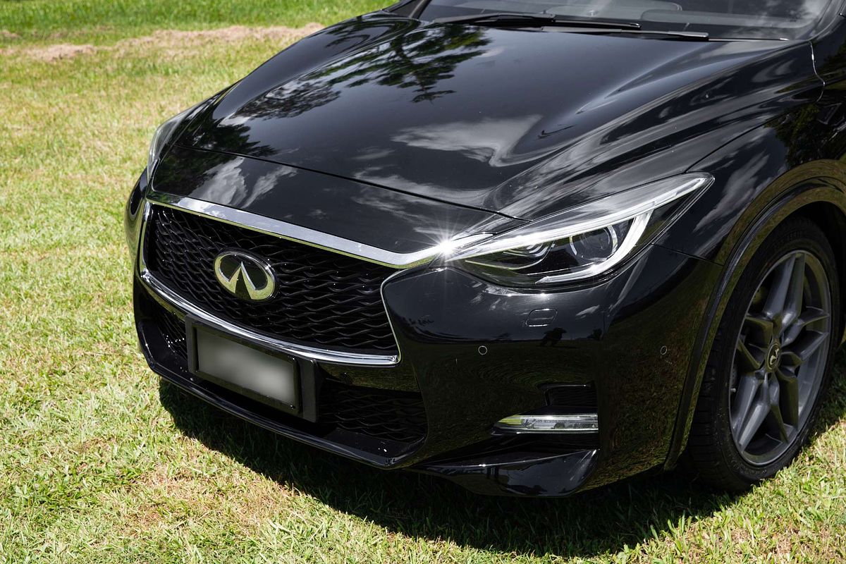 2017 INFINITI Q30 Sport Premium H15
