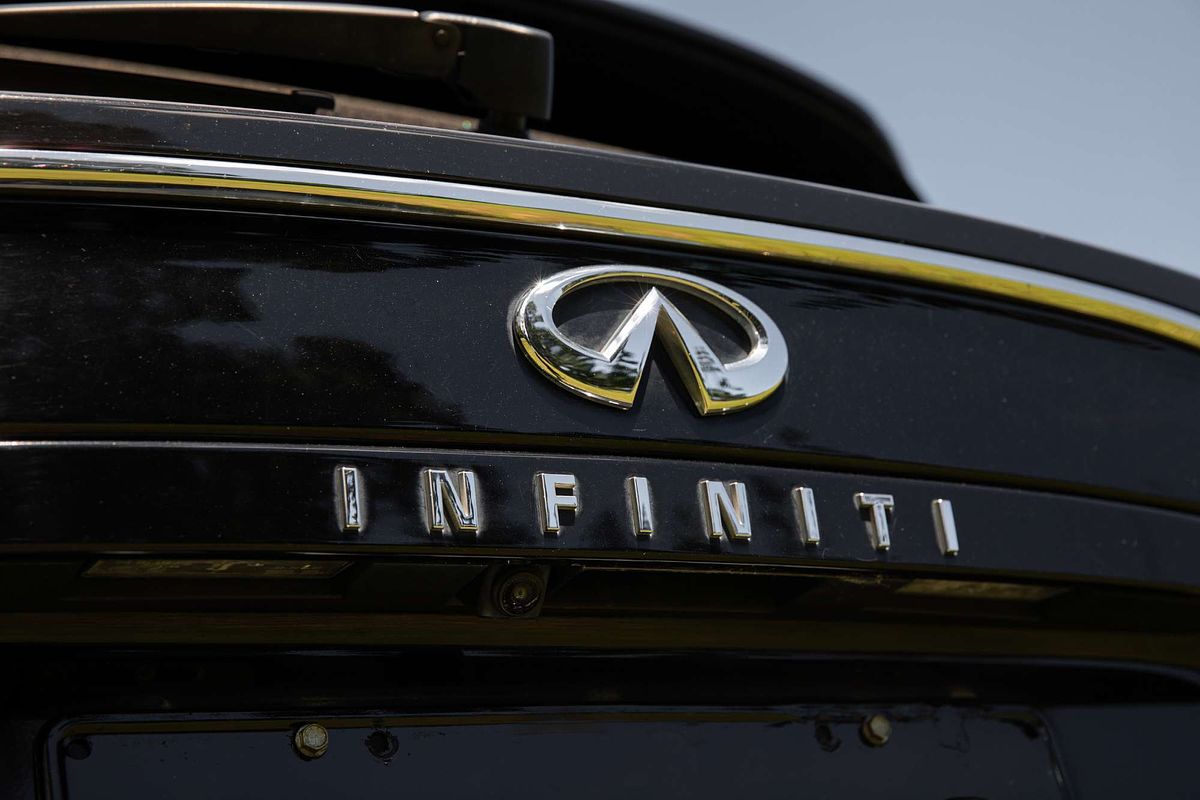 2017 INFINITI Q30 Sport Premium H15