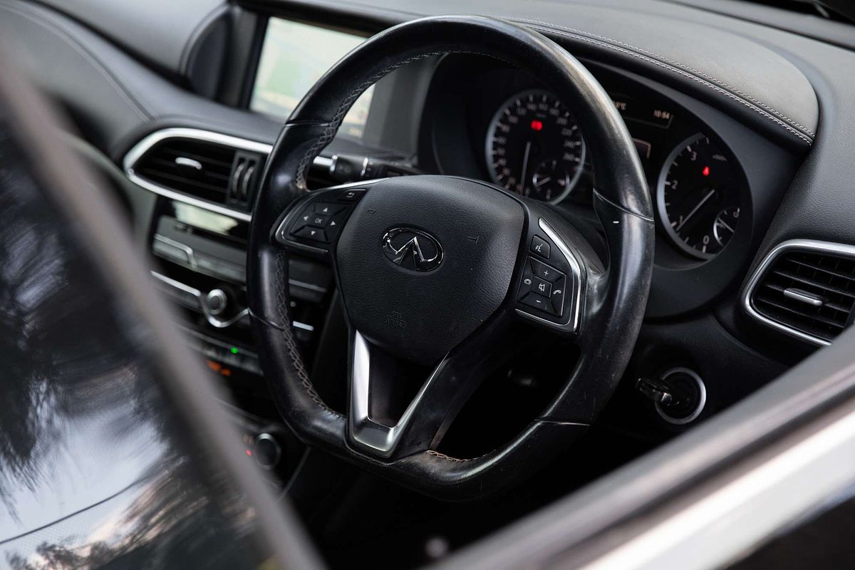 2017 INFINITI Q30 Sport Premium H15