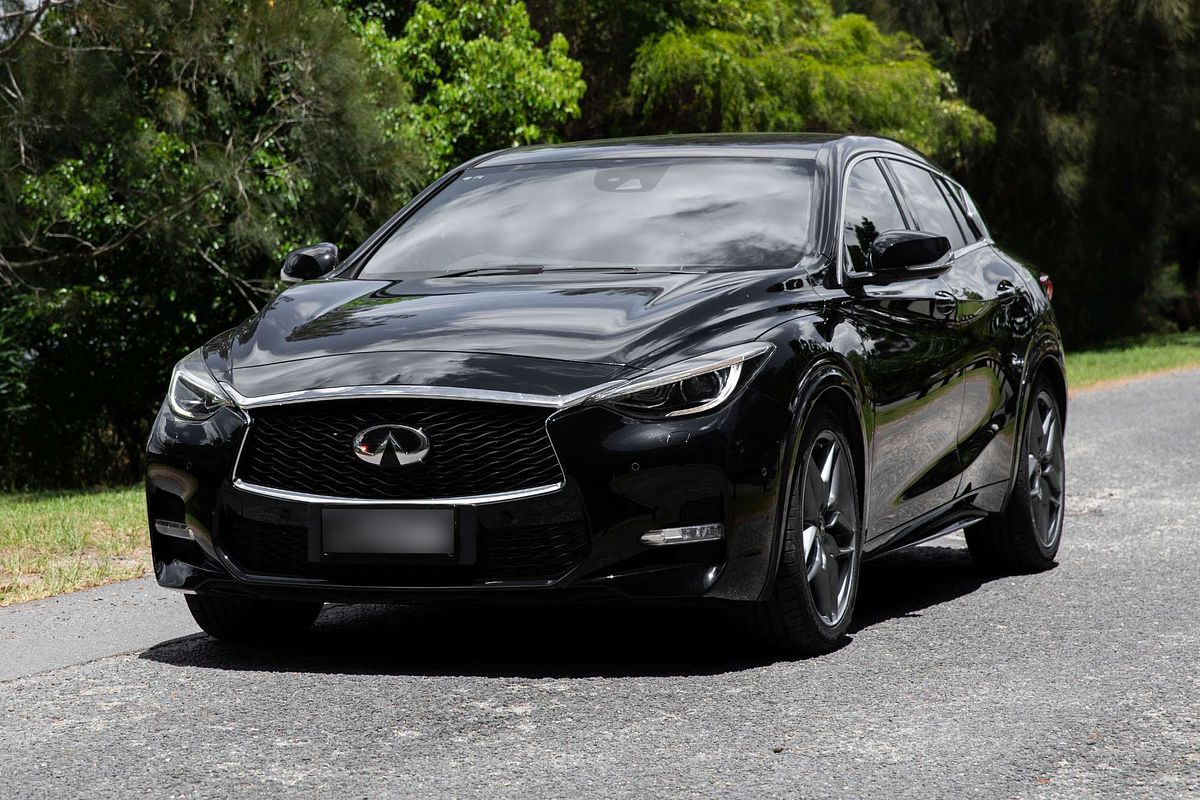 2017 INFINITI Q30 Sport Premium H15