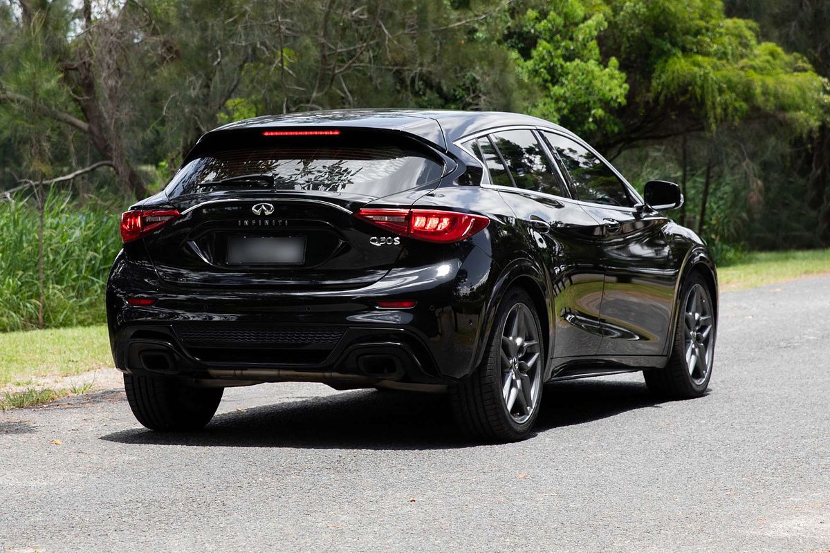 2017 INFINITI Q30 Sport Premium H15