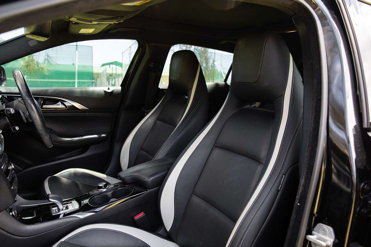 2017 INFINITI Q30 Sport Premium H15