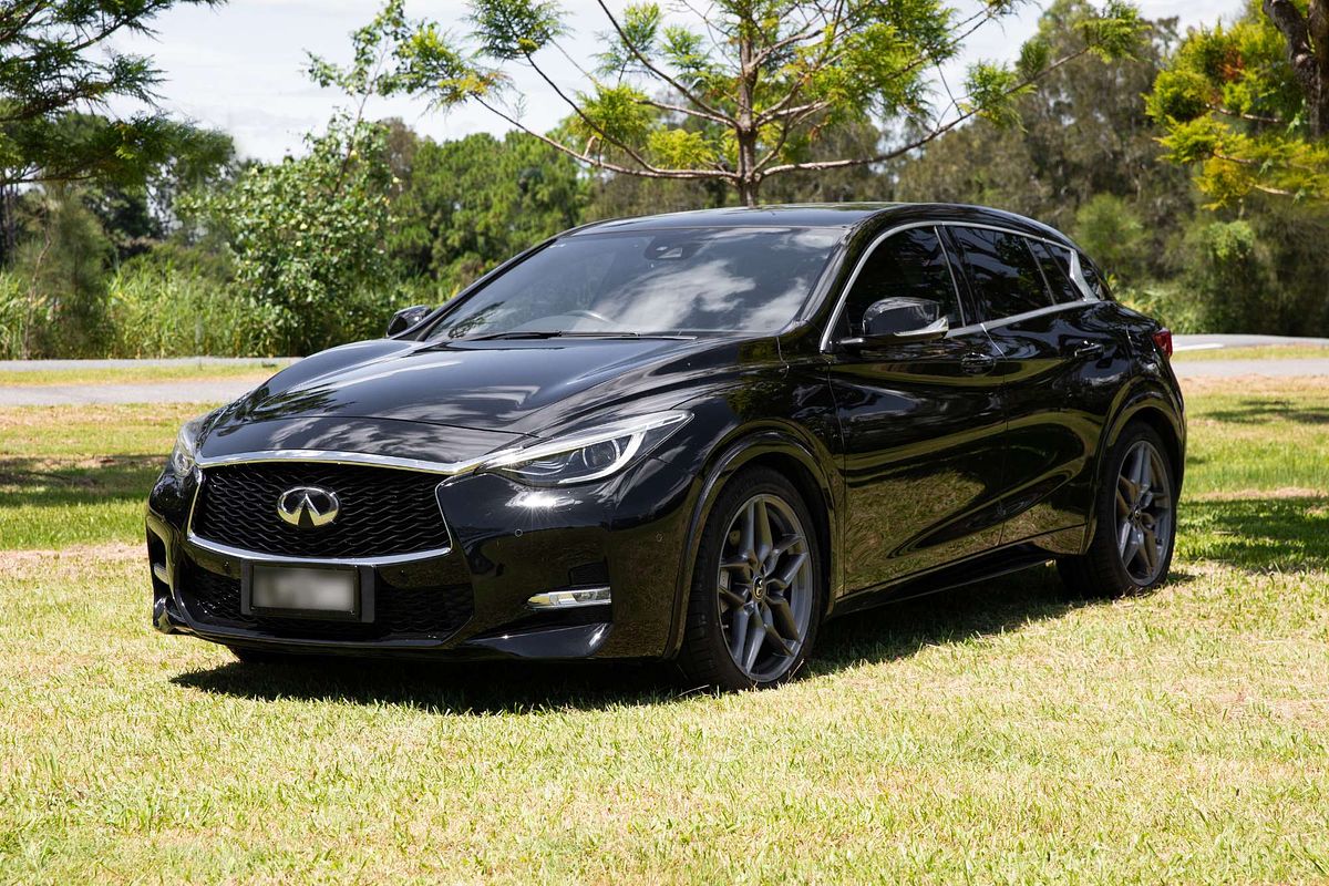 2017 INFINITI Q30 Sport Premium H15