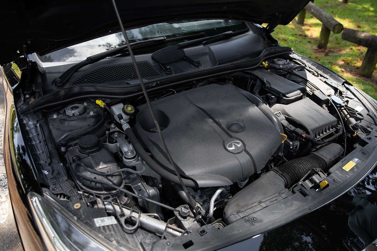 2017 INFINITI Q30 Sport Premium H15