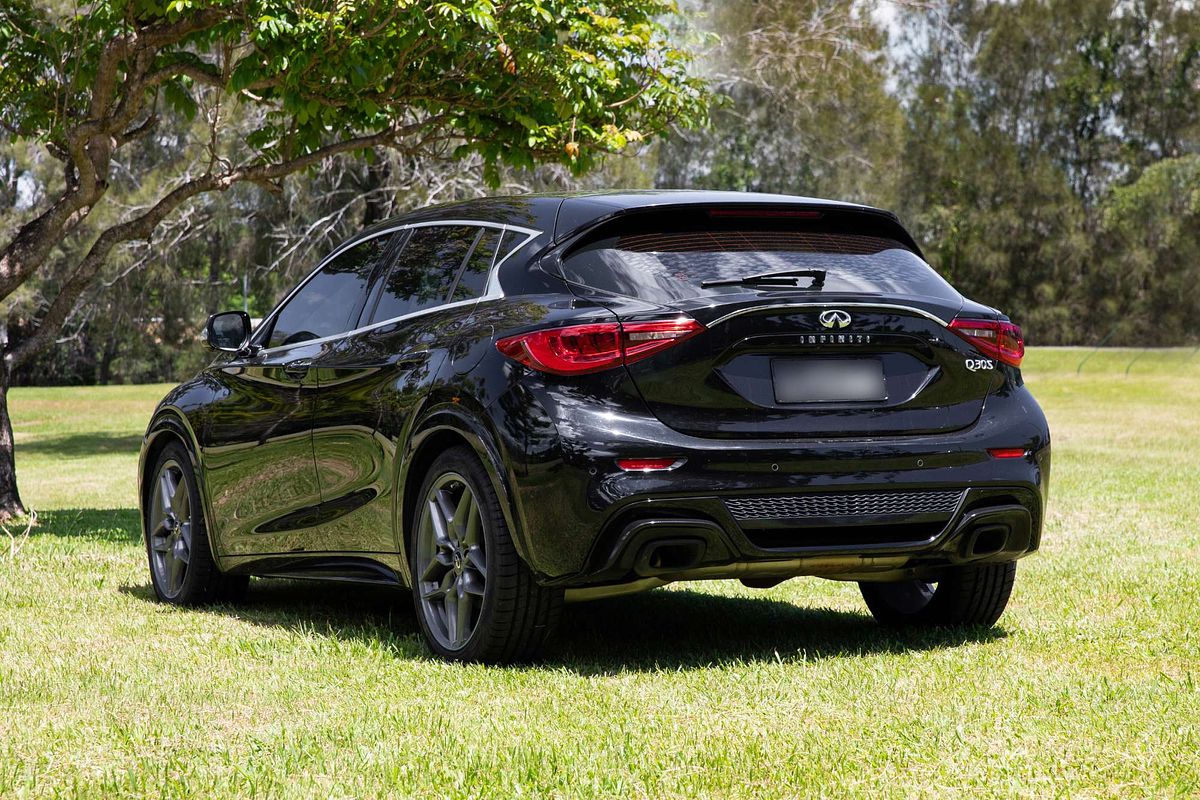 2017 INFINITI Q30 Sport Premium H15
