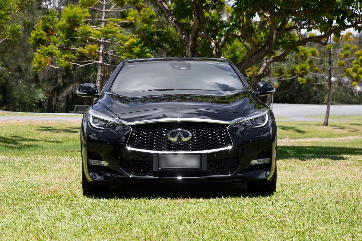 2017 INFINITI Q30 Sport Premium H15