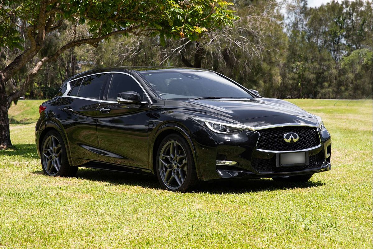 2017 INFINITI Q30 Sport Premium H15