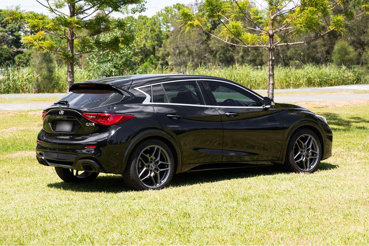 2017 INFINITI Q30 Sport Premium H15
