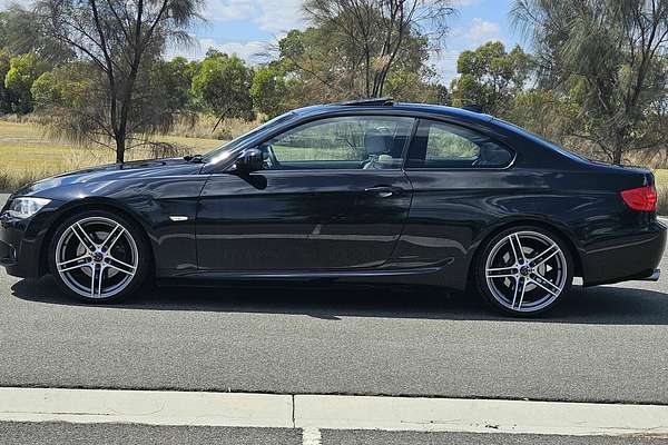 2011 BMW 325i E92 MY11