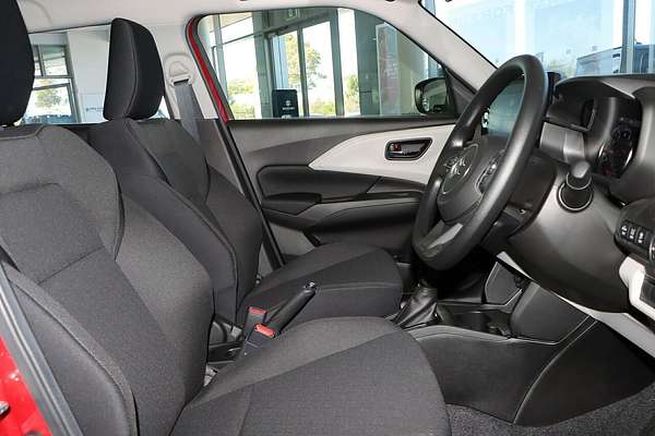 2025 Suzuki Swift Hybrid UZ