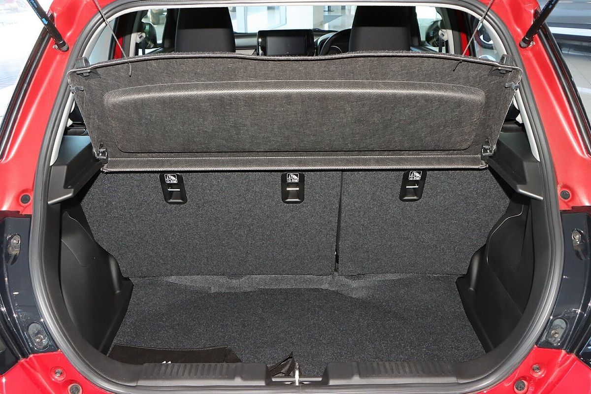 2025 Suzuki Swift Hybrid UZ