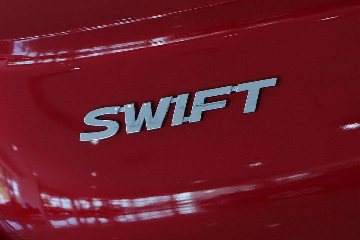 2025 Suzuki Swift Hybrid UZ