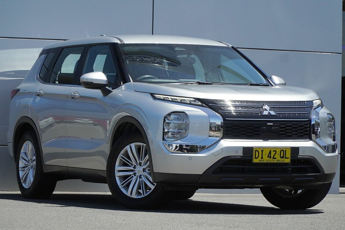 2023 Mitsubishi Outlander ES ZM