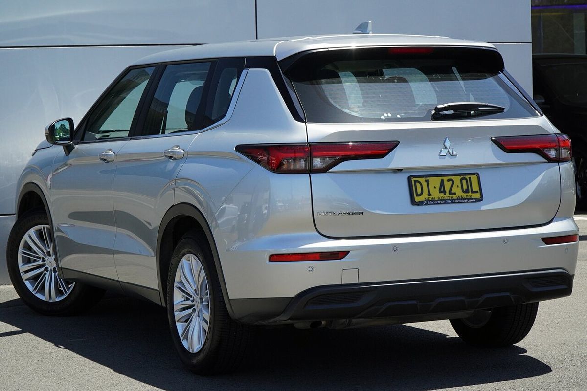 2023 Mitsubishi Outlander ES ZM