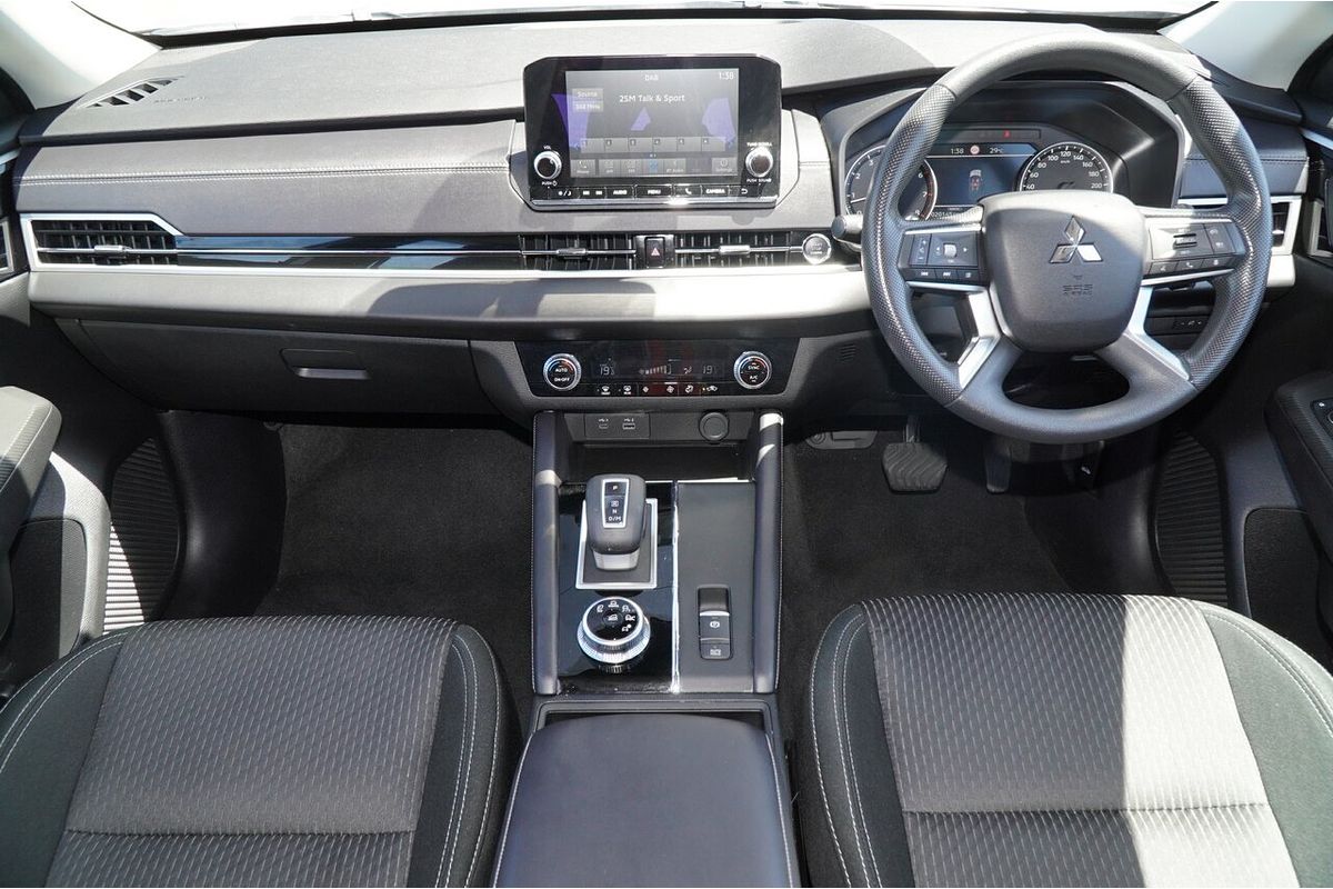 2023 Mitsubishi Outlander ES ZM