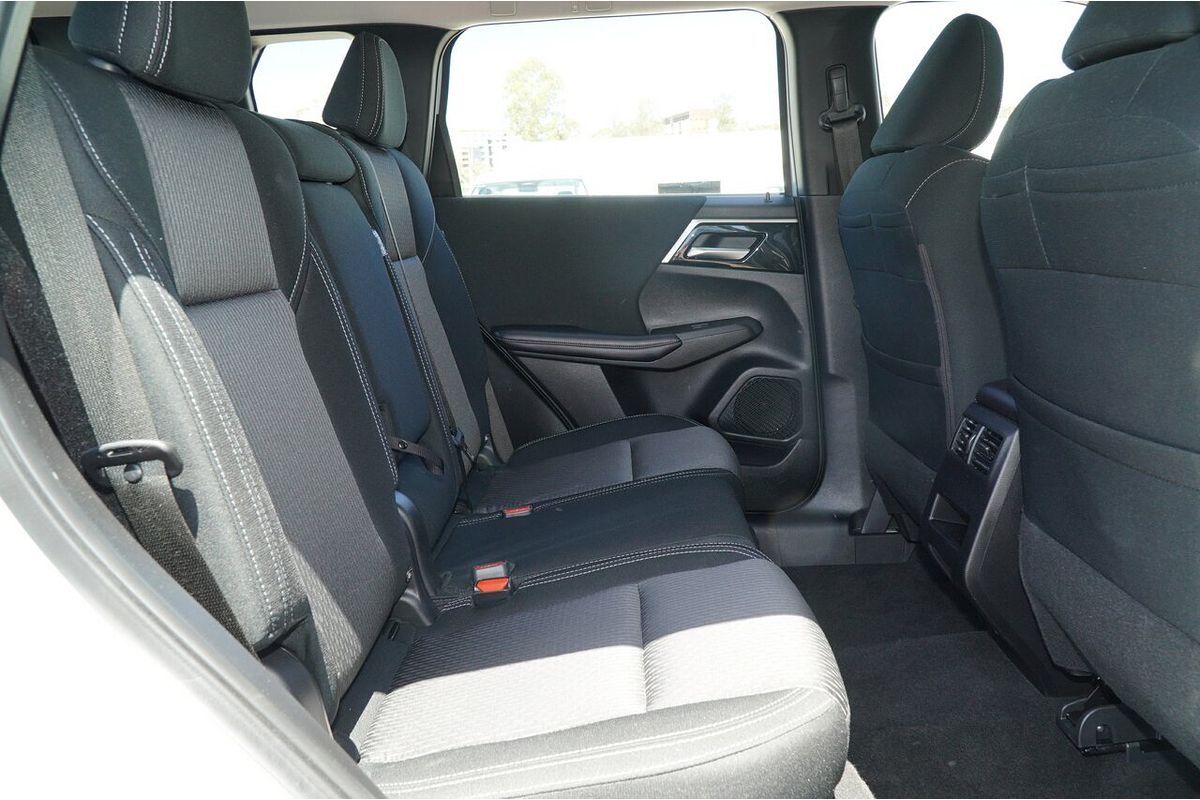 2023 Mitsubishi Outlander ES ZM
