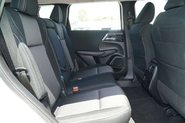 2023 Mitsubishi Outlander ES ZM
