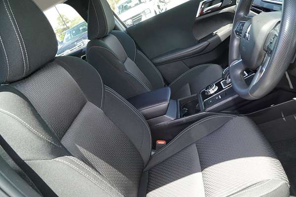 2023 Mitsubishi Outlander ES ZM