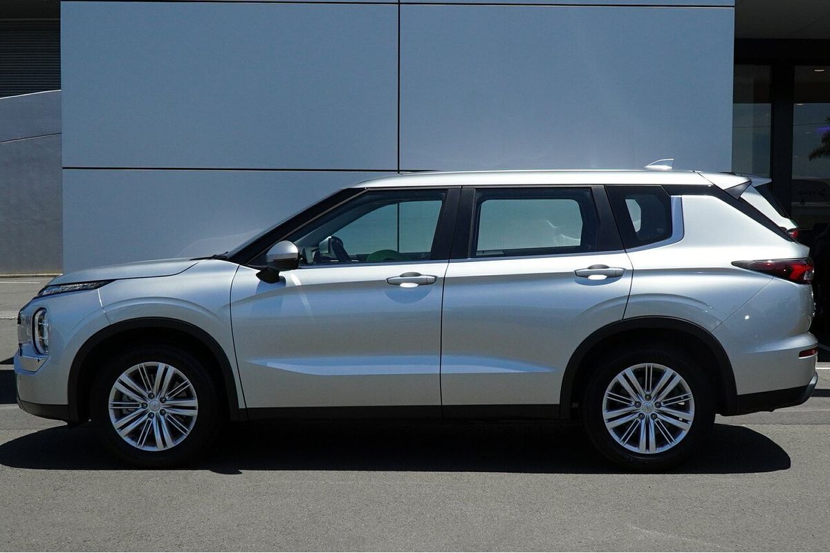 2023 Mitsubishi Outlander ES ZM