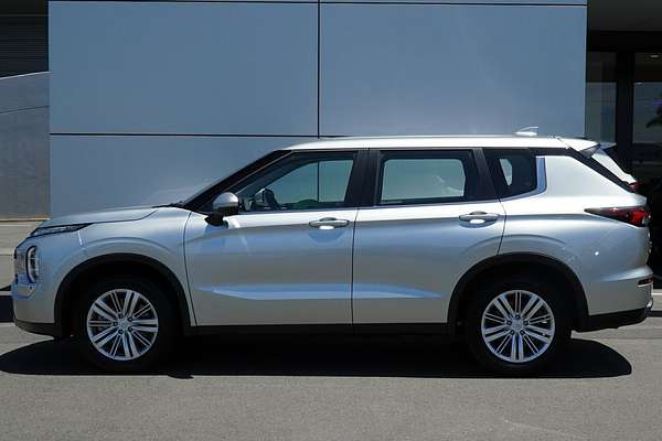 2023 Mitsubishi Outlander ES ZM