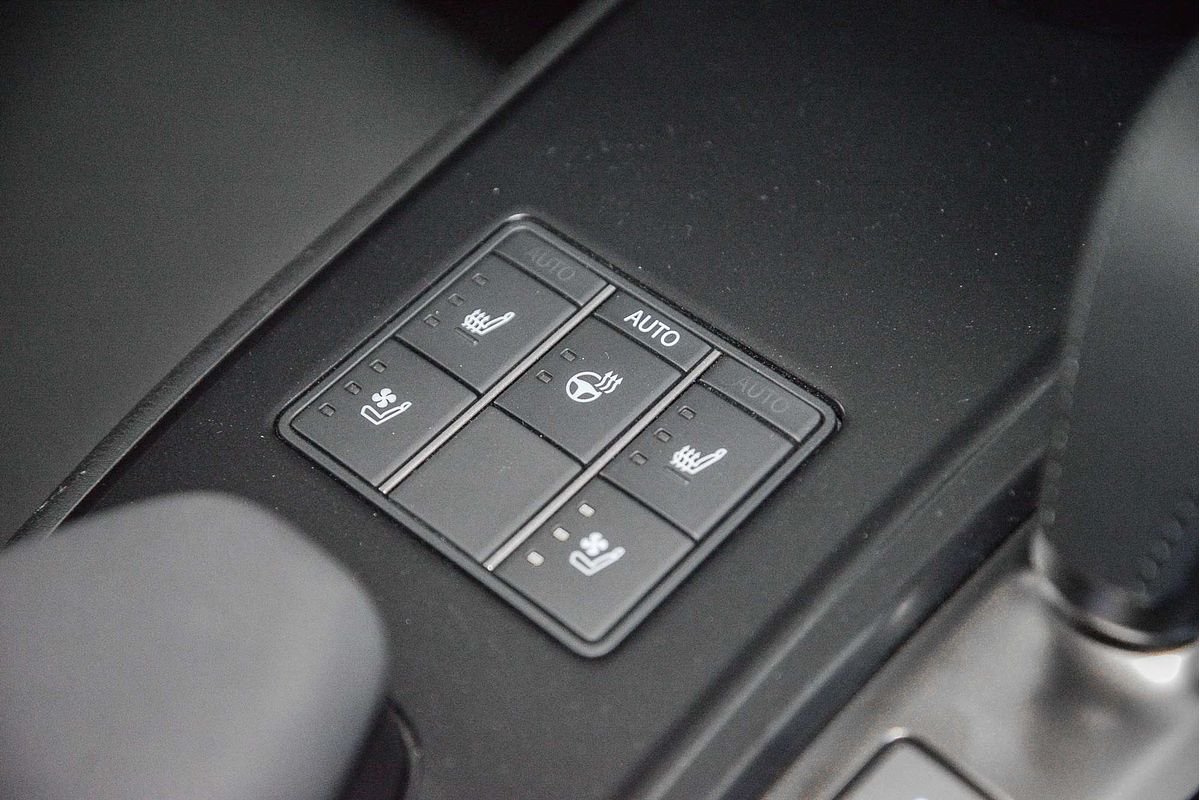 2023 Lexus UX UX300e Luxury KMA10R
