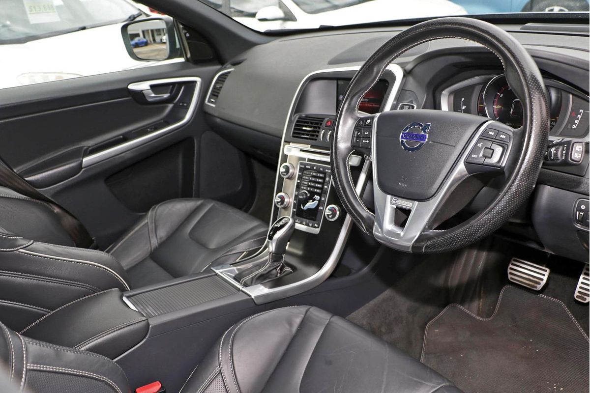 2017 Volvo XC60 T6 R-Design